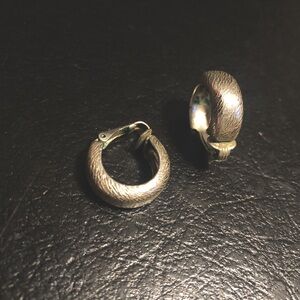 Vintage silver toned Sara Coventry Clip on Earrings
